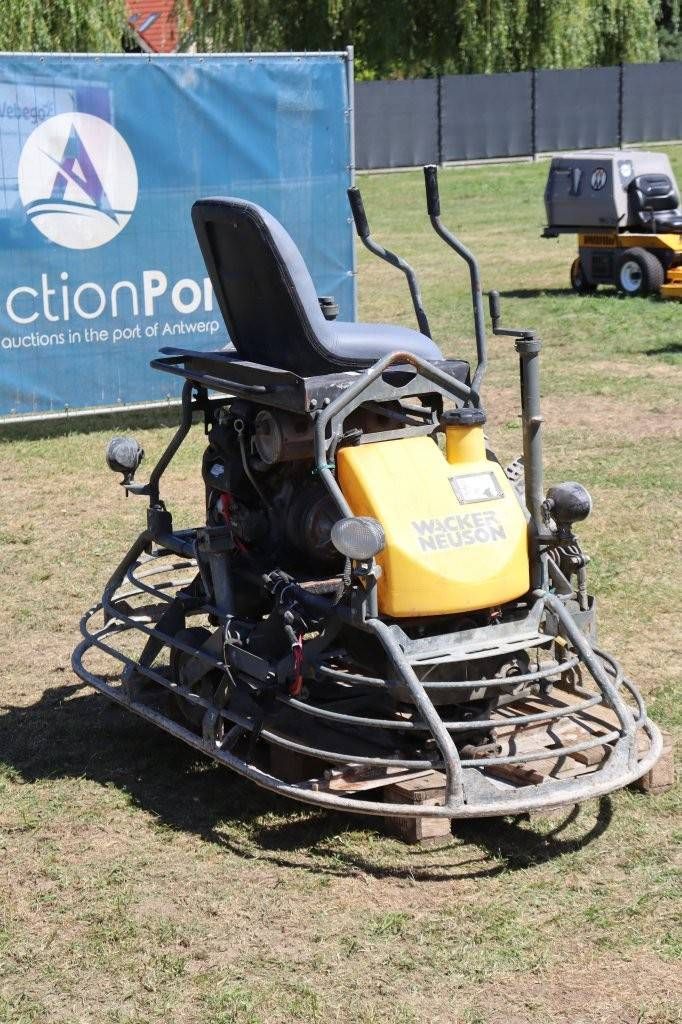 Vlindermachine Wacker Neuson crt 36 26a Benzine
