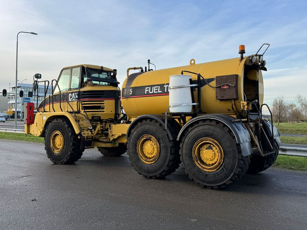 Caterpillar 725 Fuel truck