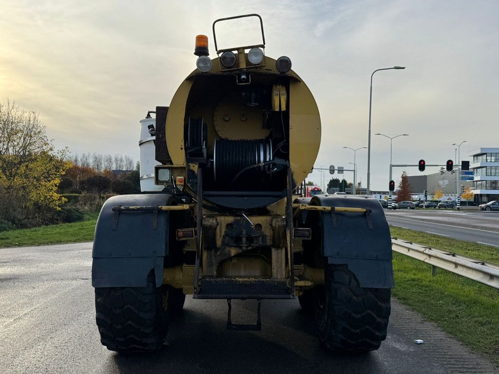Caterpillar 725 Fuel truck