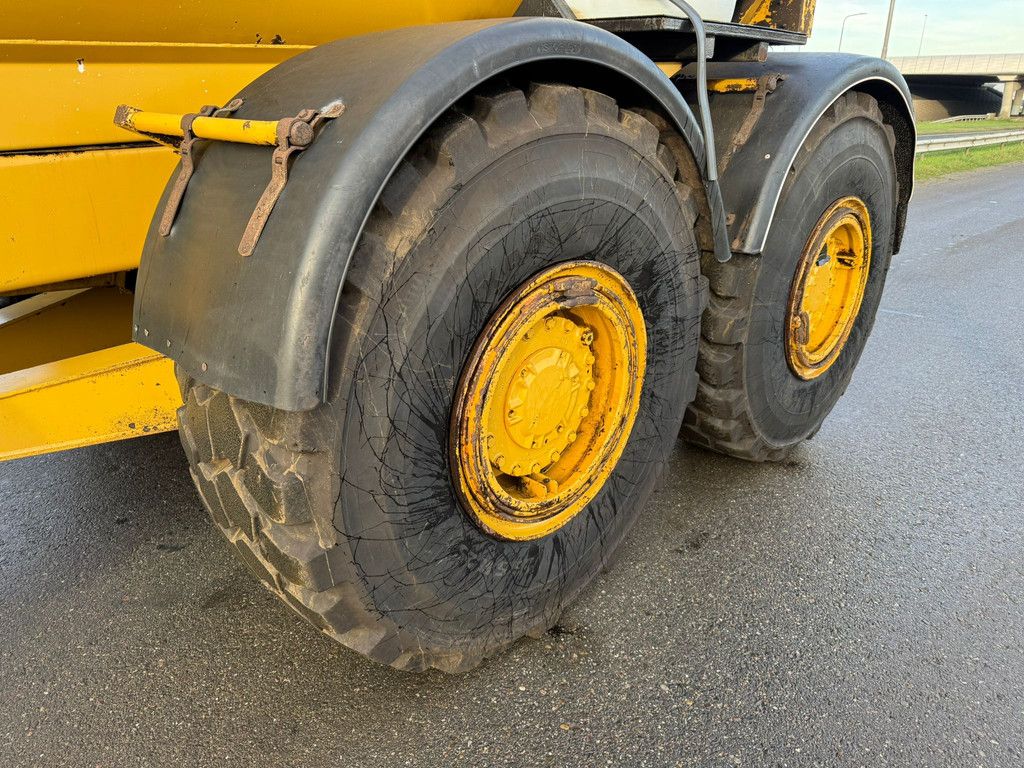 Caterpillar 725 Fuel truck