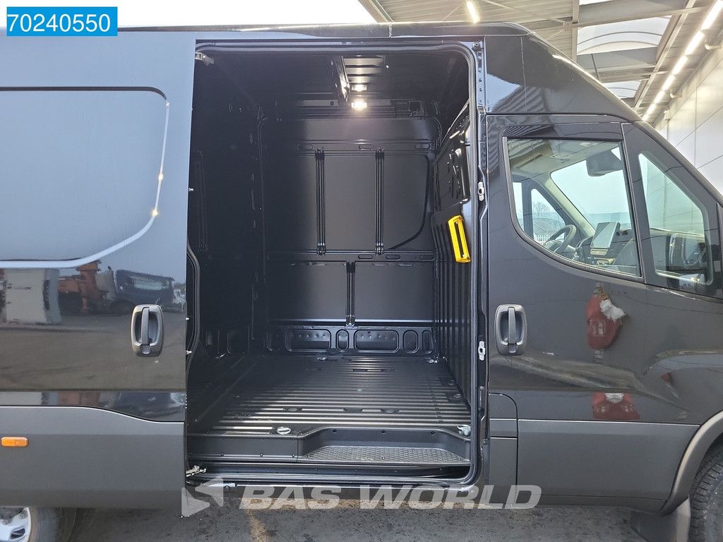 Iveco Daily 35C21 210PK Automaat Dubbellucht L2H2 ACC Navi Camera 12m3 A/C