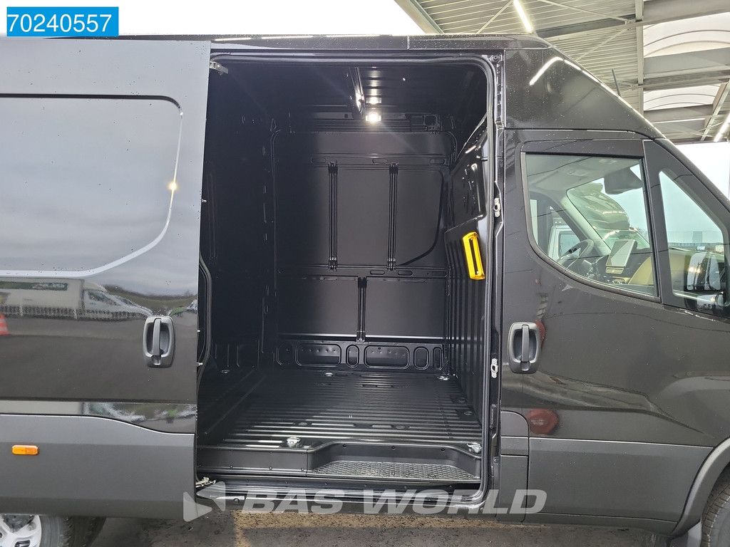 Iveco Daily 35C18 180PK Automaat Dubbellucht L2H2 ACC Navi Camera 12m3 Airco