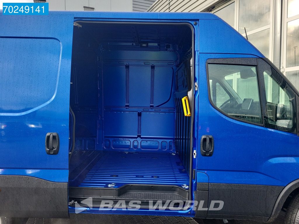 Iveco Daily 35C21 3.0L Automaat 210PK L2H2 Dubbellucht 2025-Model 3,5t Trekhaak ACC LED Navi Camera Euro6 L2 12m3 A/C Towbar