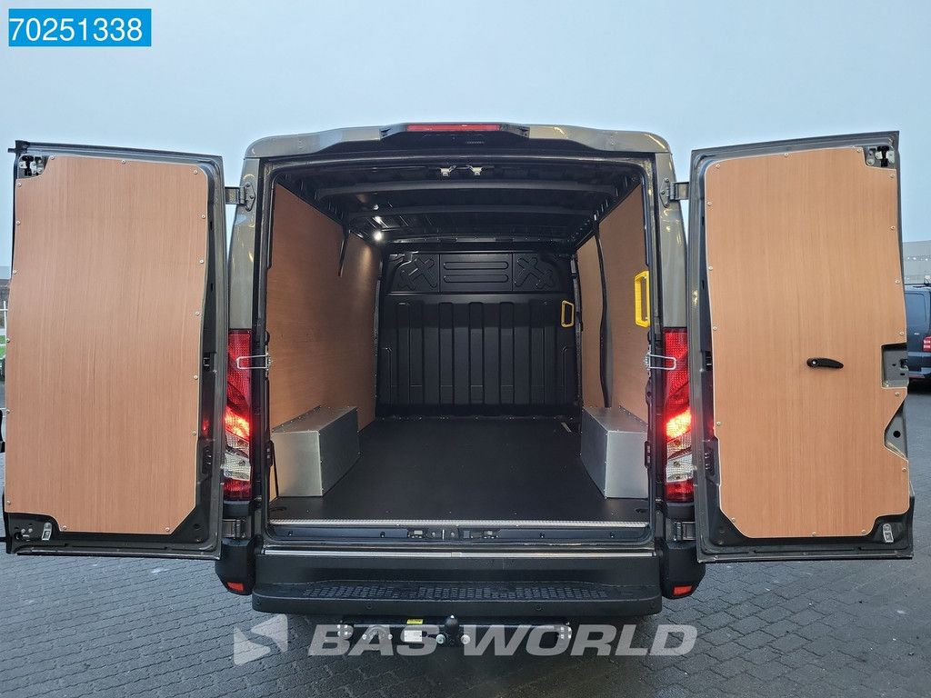 Iveco Daily 35S21 3.0L Automaat Laag dak L2H1 2025model LED Navi ACC Camera 9m3 A/C Towbar