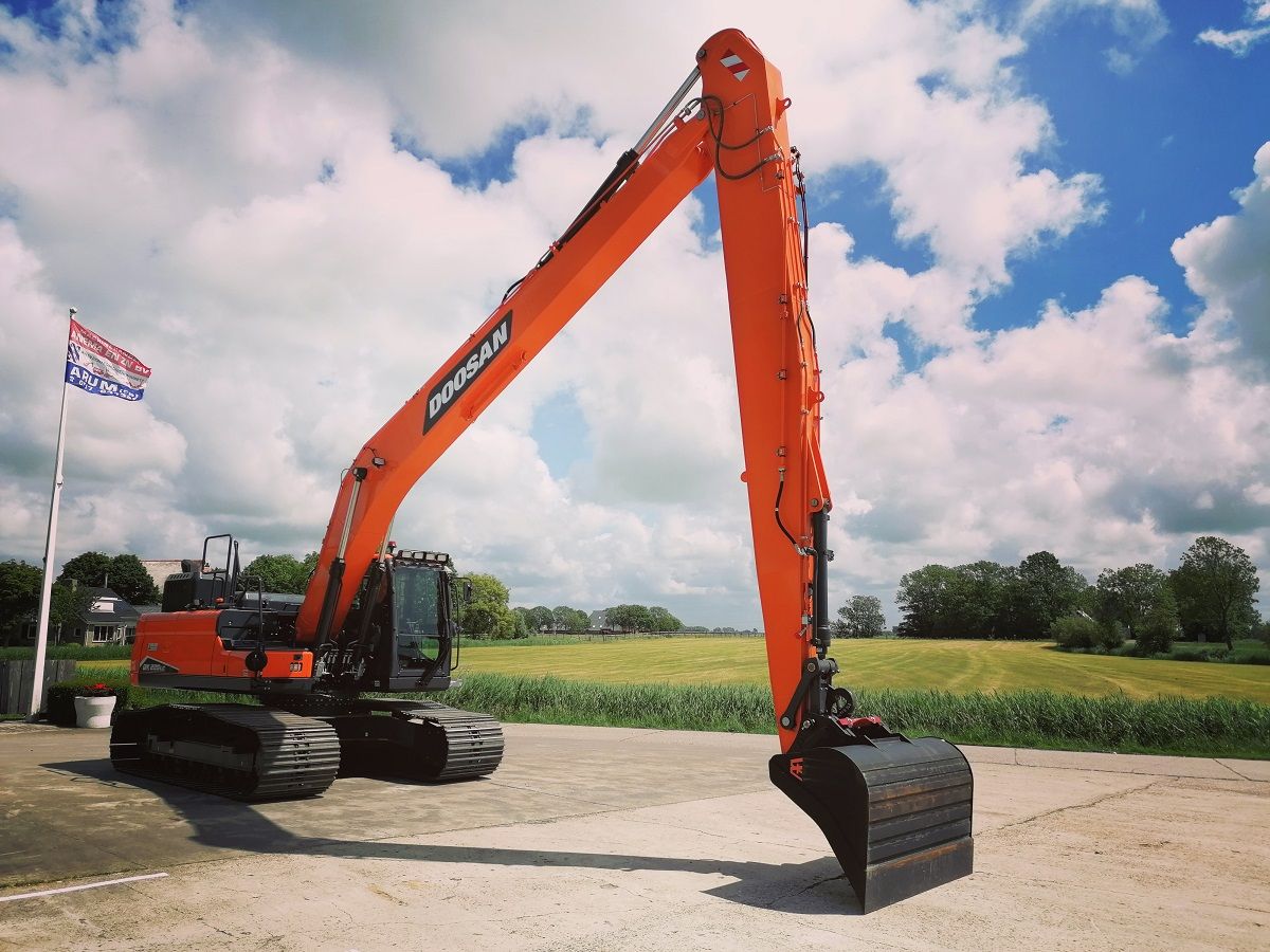 Develon DX225LC-7 SLR