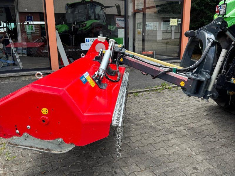 DRAGONE Road V 240 VORFÜHRMASCHINE