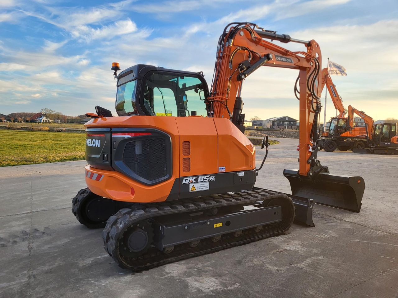 Develon DX85R-7
