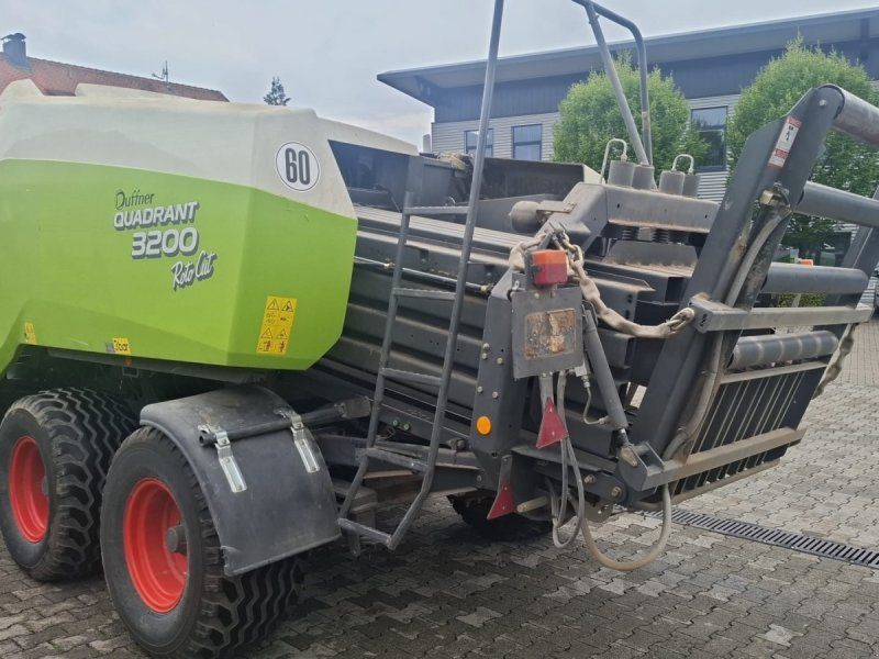 Claas Quadrant 3200 RC Tandem
