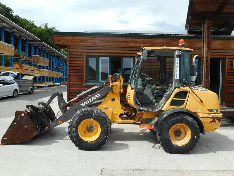Volvo L25F ( 5.500kg ) hydr. Schnellwechsler + 3 Kreis