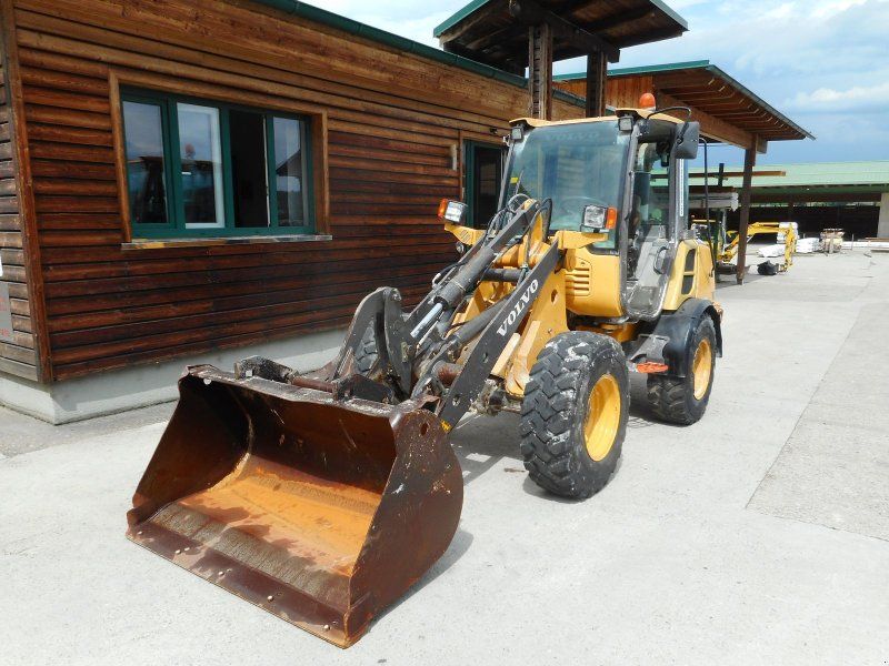 Volvo L25F ( 5.500kg ) hydr. Schnellwechsler + 3 Kreis