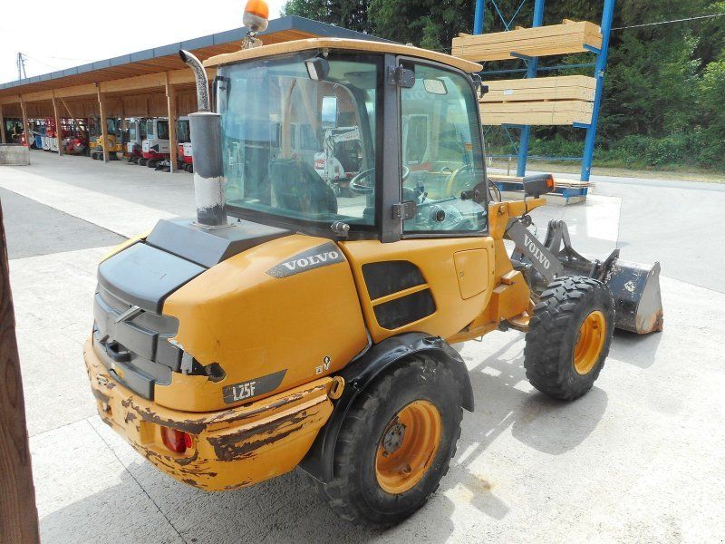 Volvo L25F ( 5.500kg ) hydr. Schnellwechsler + 3 Kreis