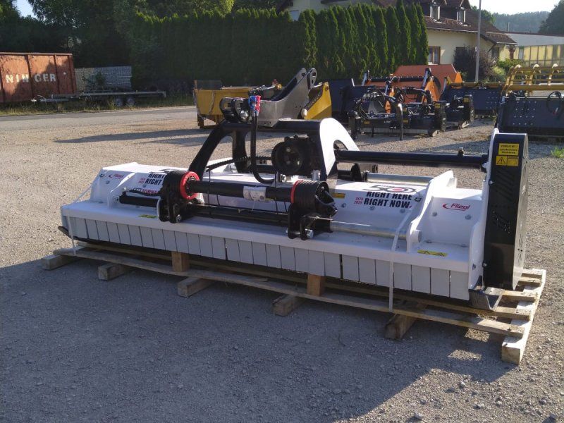 Fliegl Heck- und Frontmulchgerät Tornado 2750
