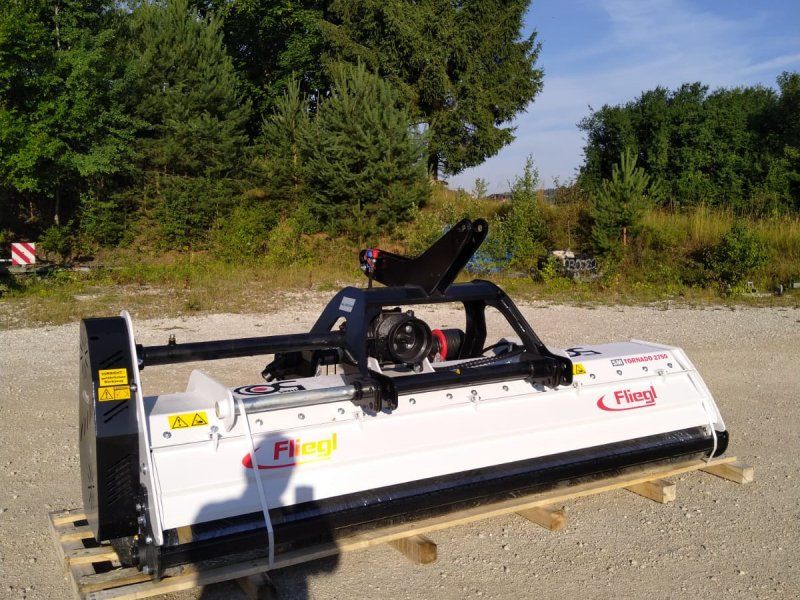 Fliegl Heck- und Frontmulchgerät Tornado 2750