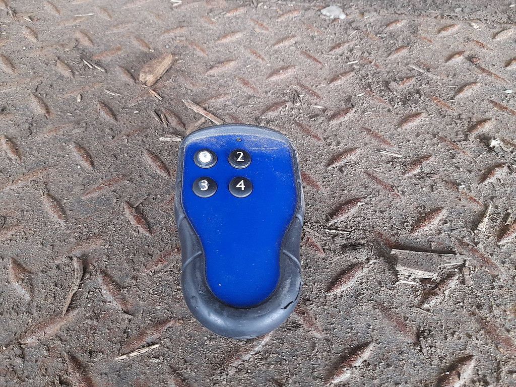 IVECO 120E21 EUROCARGO lift airco side door