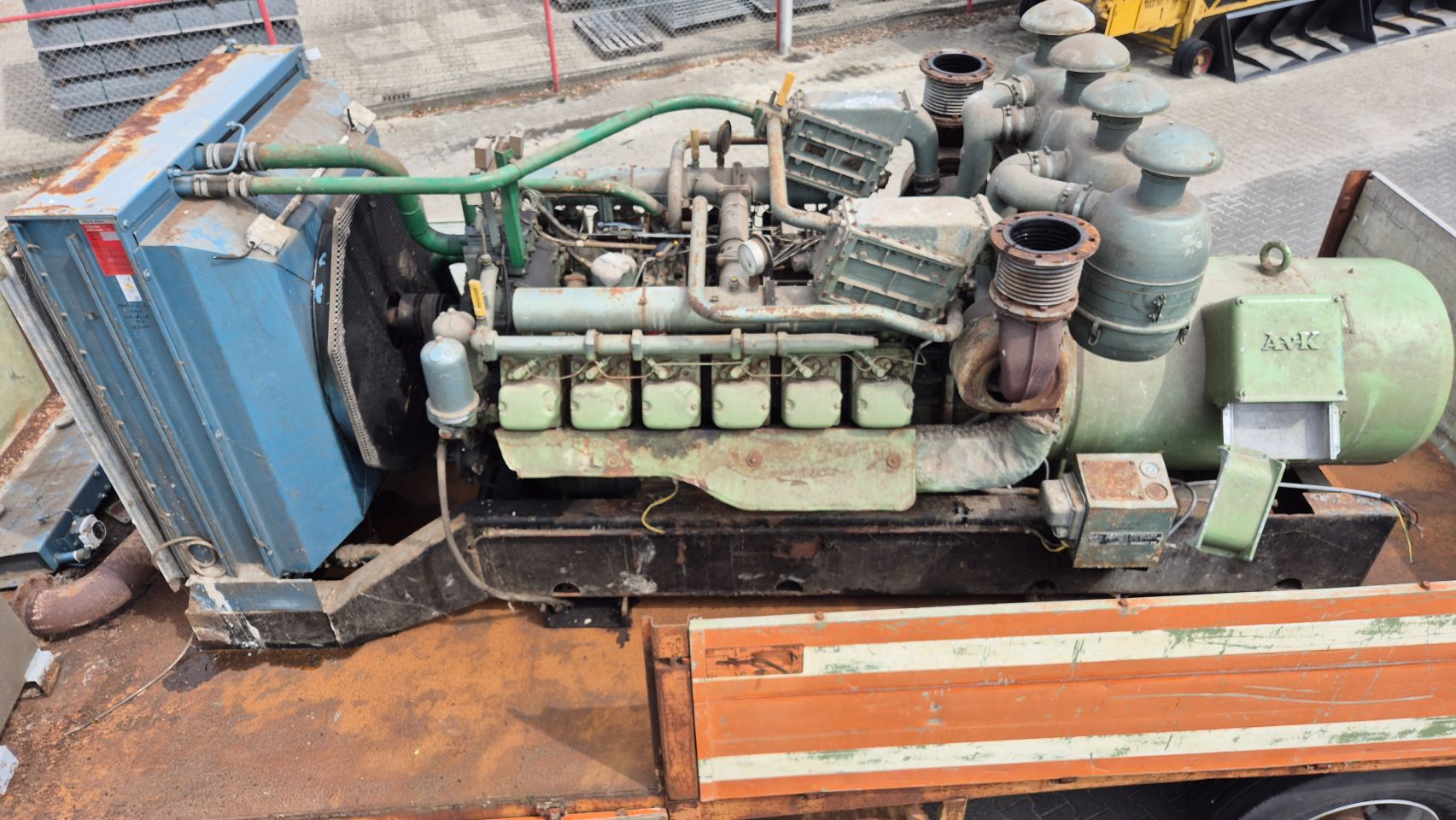 Aggregaat AvK 400kVA Deutz Magirus V12 motor, generator