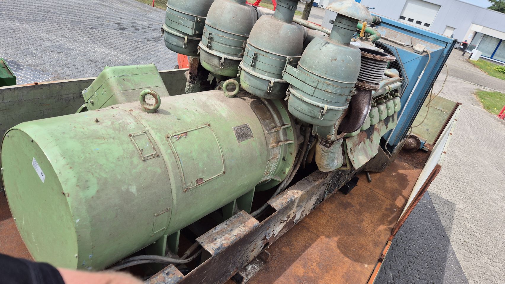 Aggregaat AvK 400kVA Deutz Magirus V12 motor, generator
