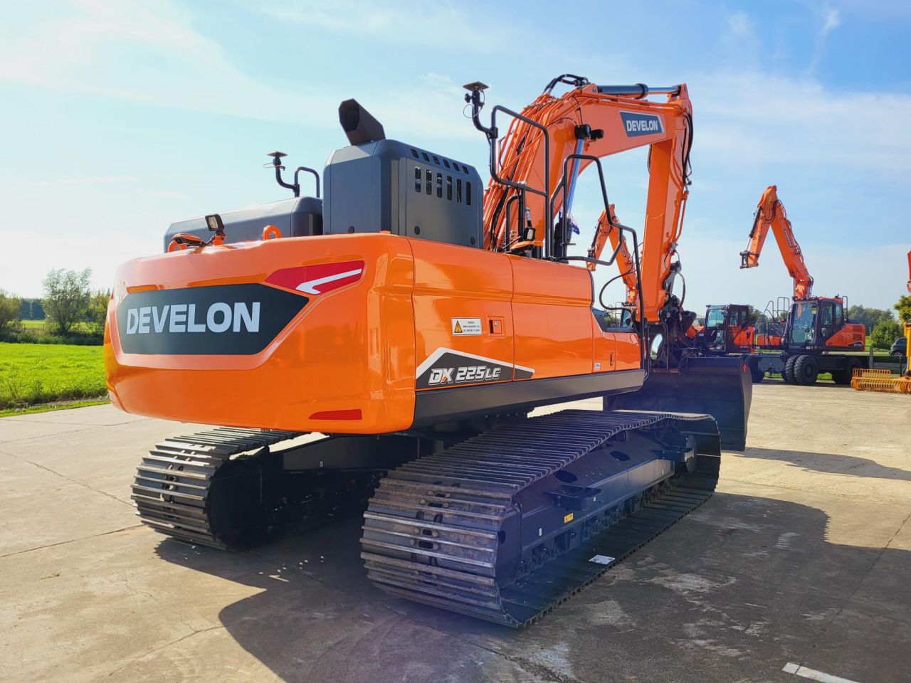 Develon DX225LC-7