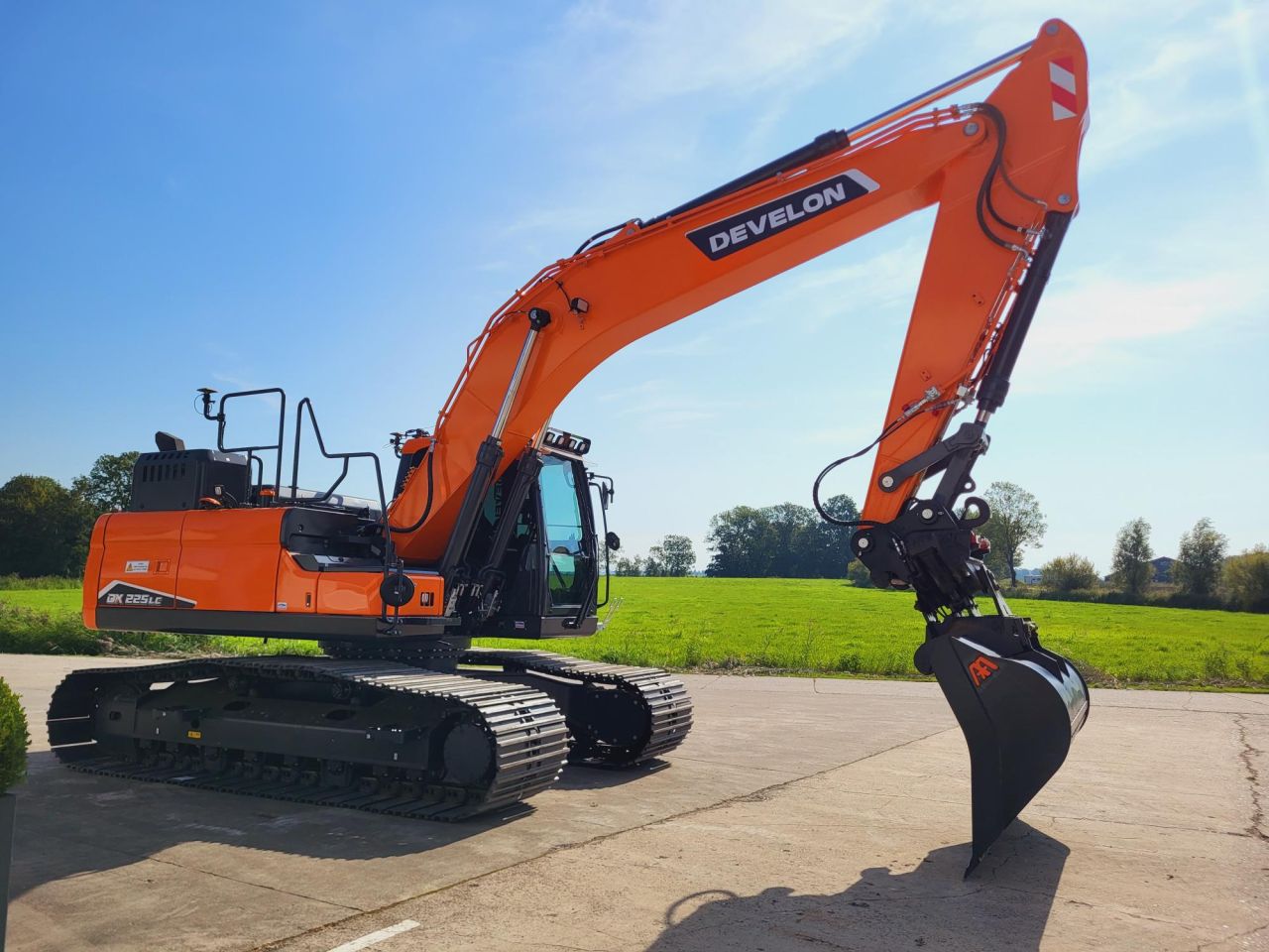 Develon DX225LC-7