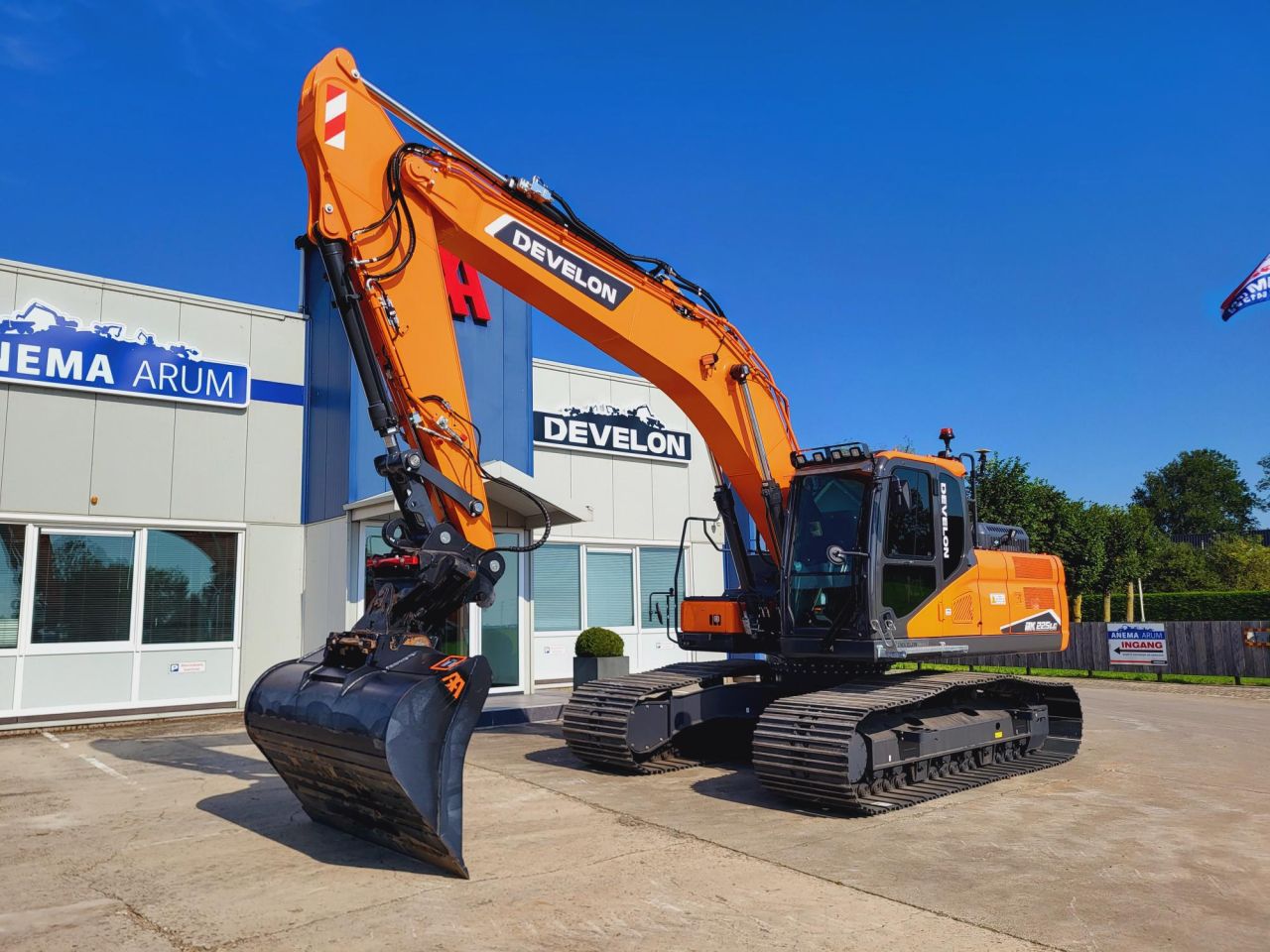 Develon DX225LC-7