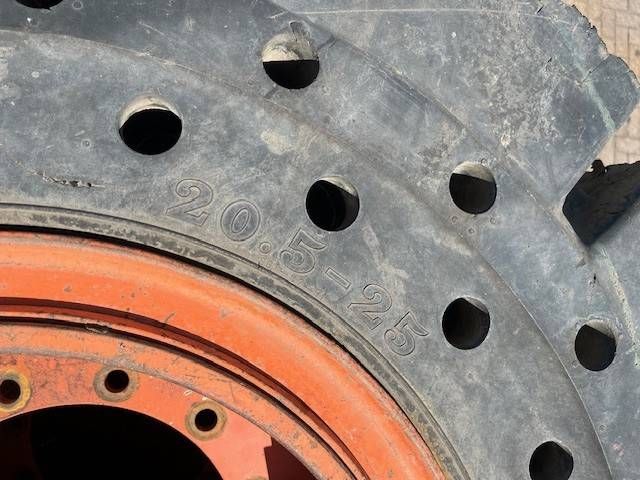 Batch of 20.5R25 tires from Doosan