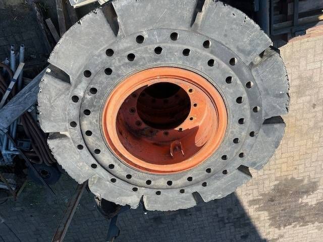 Batch of 20.5R25 tires from Doosan