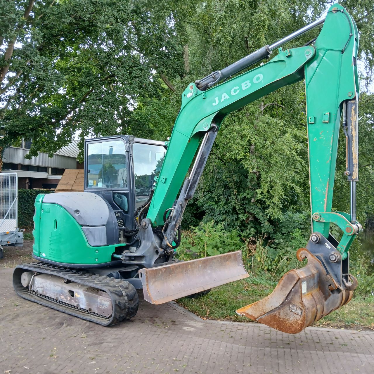 Hitachi ZX65USB-6CLR Midigraver.