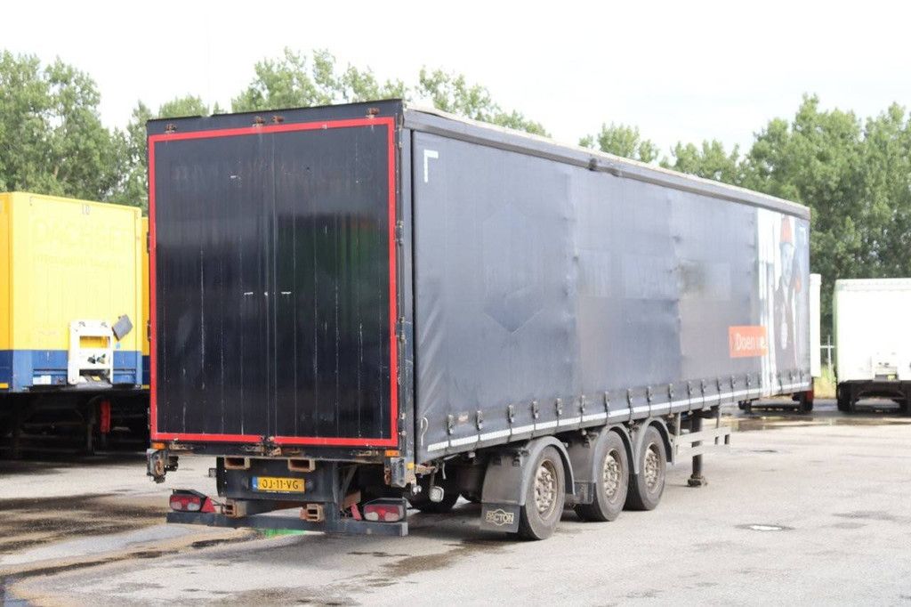 Curtainsideranhänger Pacton B3-001