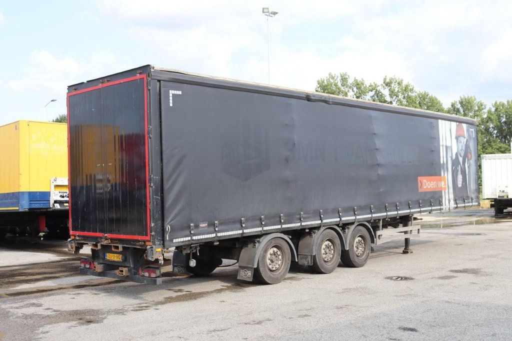 Curtainsideranhänger Pacton B3-001