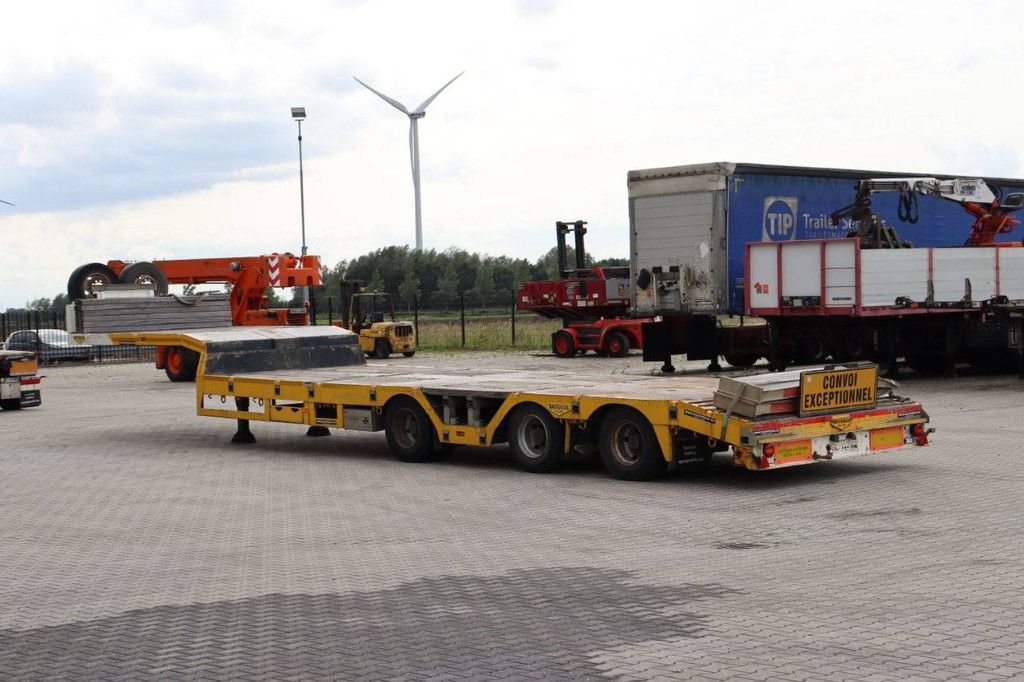 Broshuis E-2190/27 lowloader wheel well 4.1m extendable steering axle