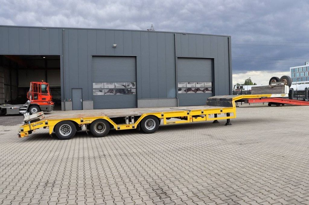 Broshuis E-2190/27 lowloader wheel well 4.1m extendable steering axle