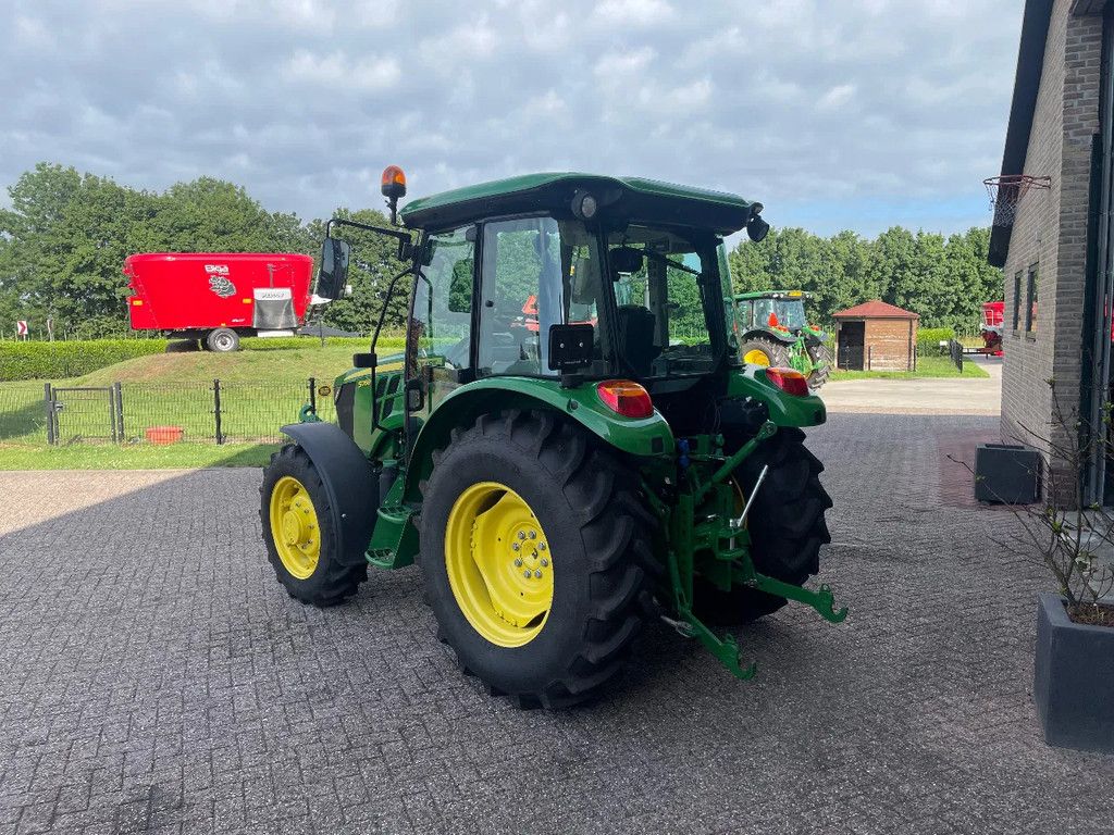 John Deere 5058E