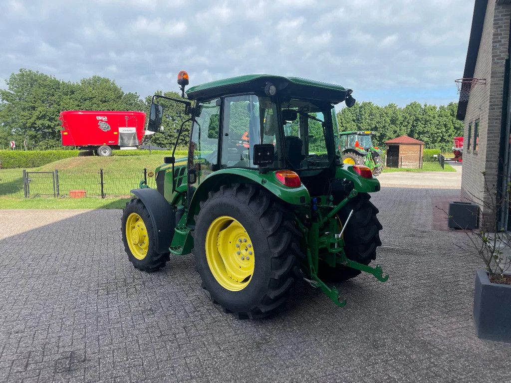 John Deere 5058E