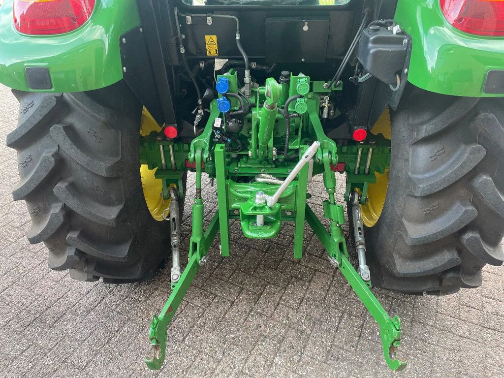 John Deere 5058E