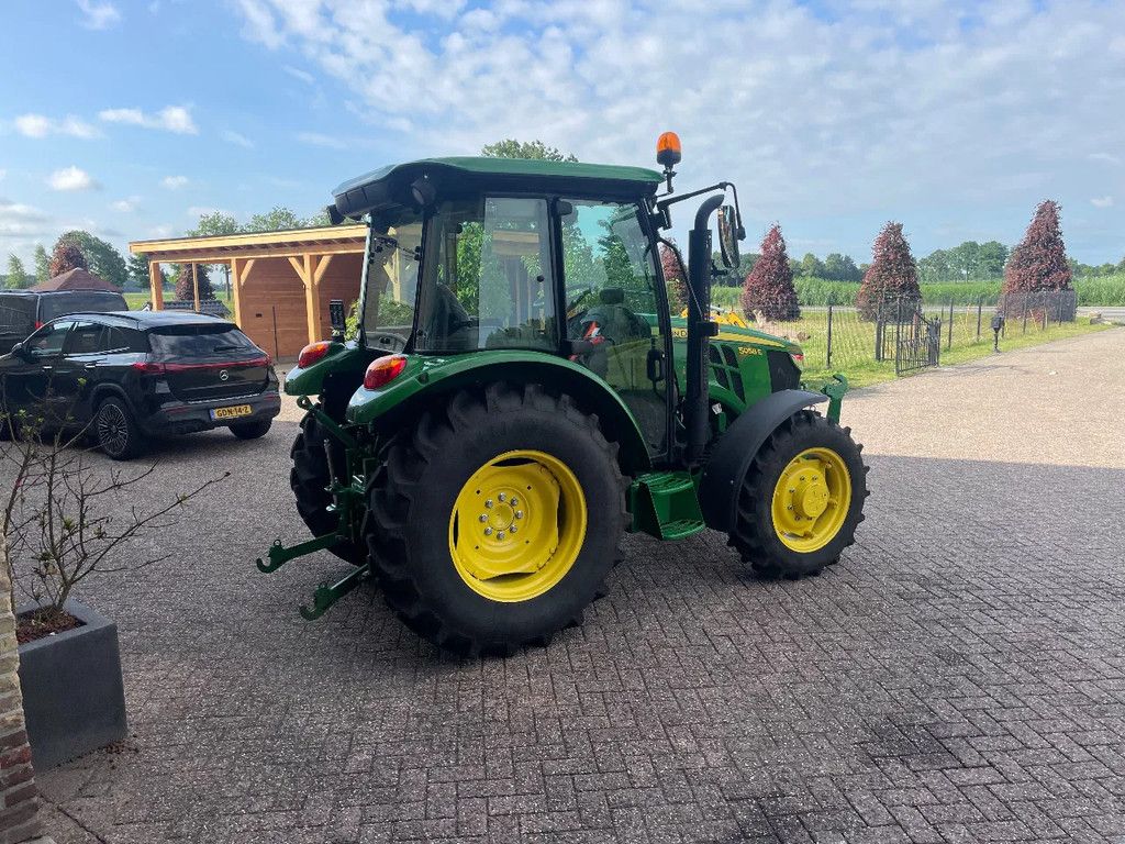 John Deere 5058E