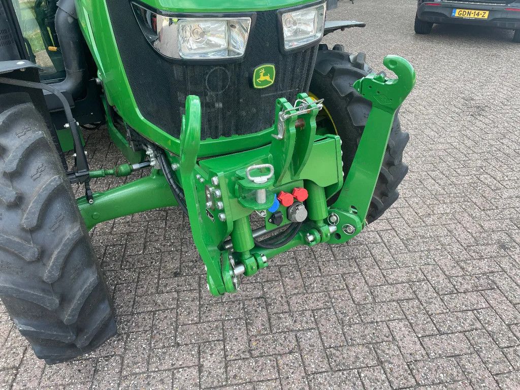 John Deere 5058E