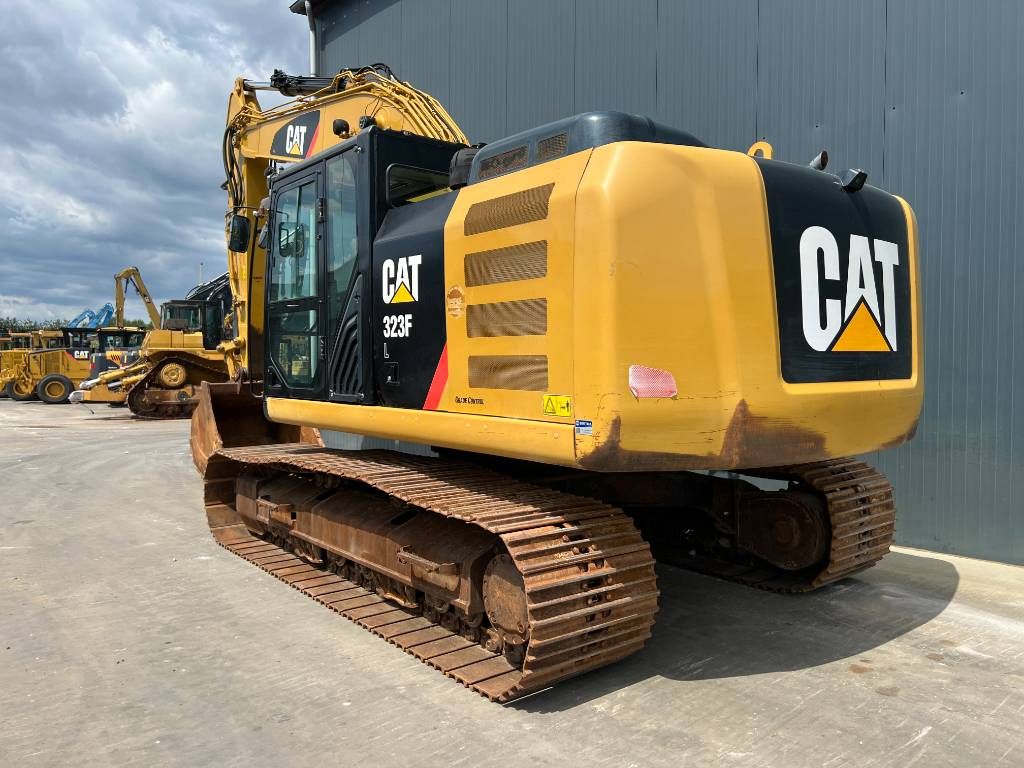 CAT 323F L