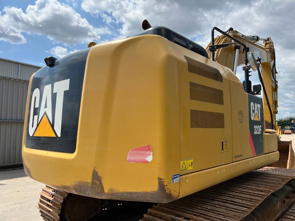 CAT 323F L