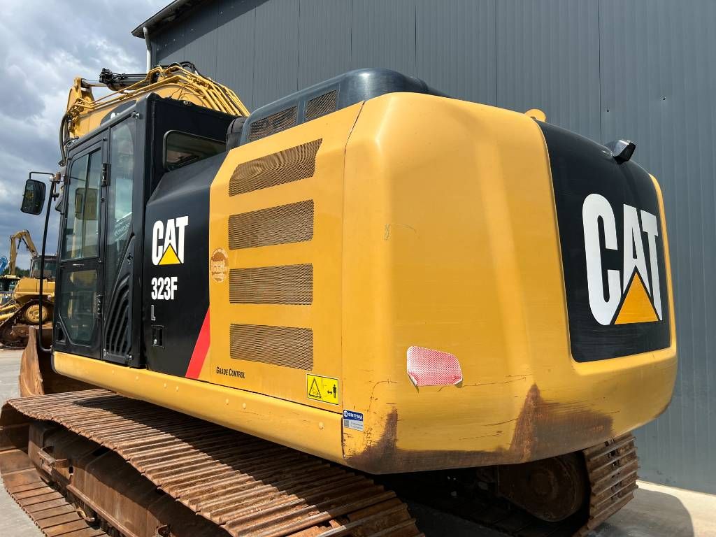 CAT 323F L
