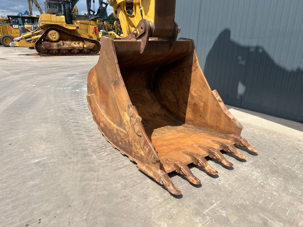 CAT 323F L