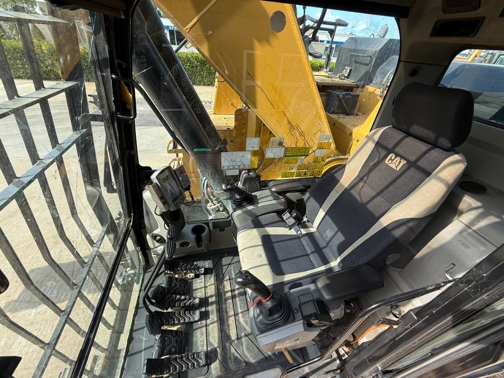 CAT 335 F L CR