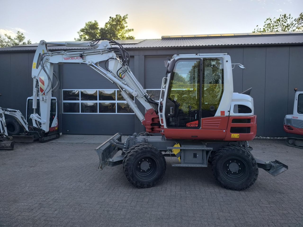 TAKEUCHI TB395W