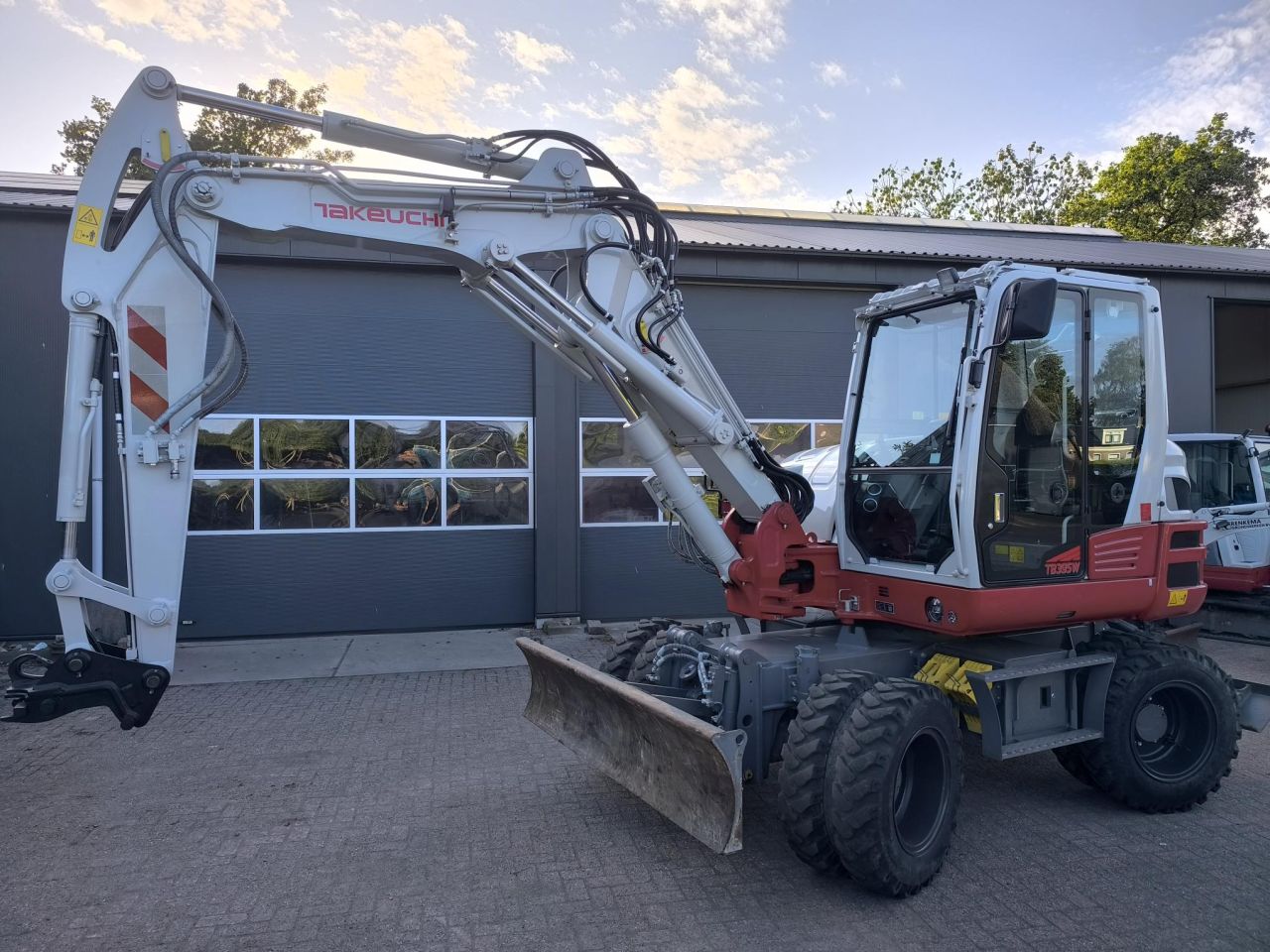 TAKEUCHI TB395W