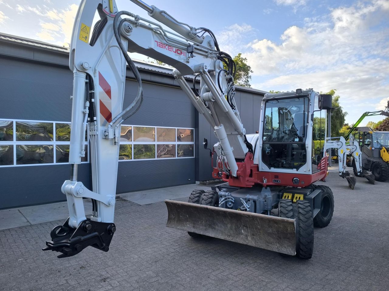 TAKEUCHI TB395W
