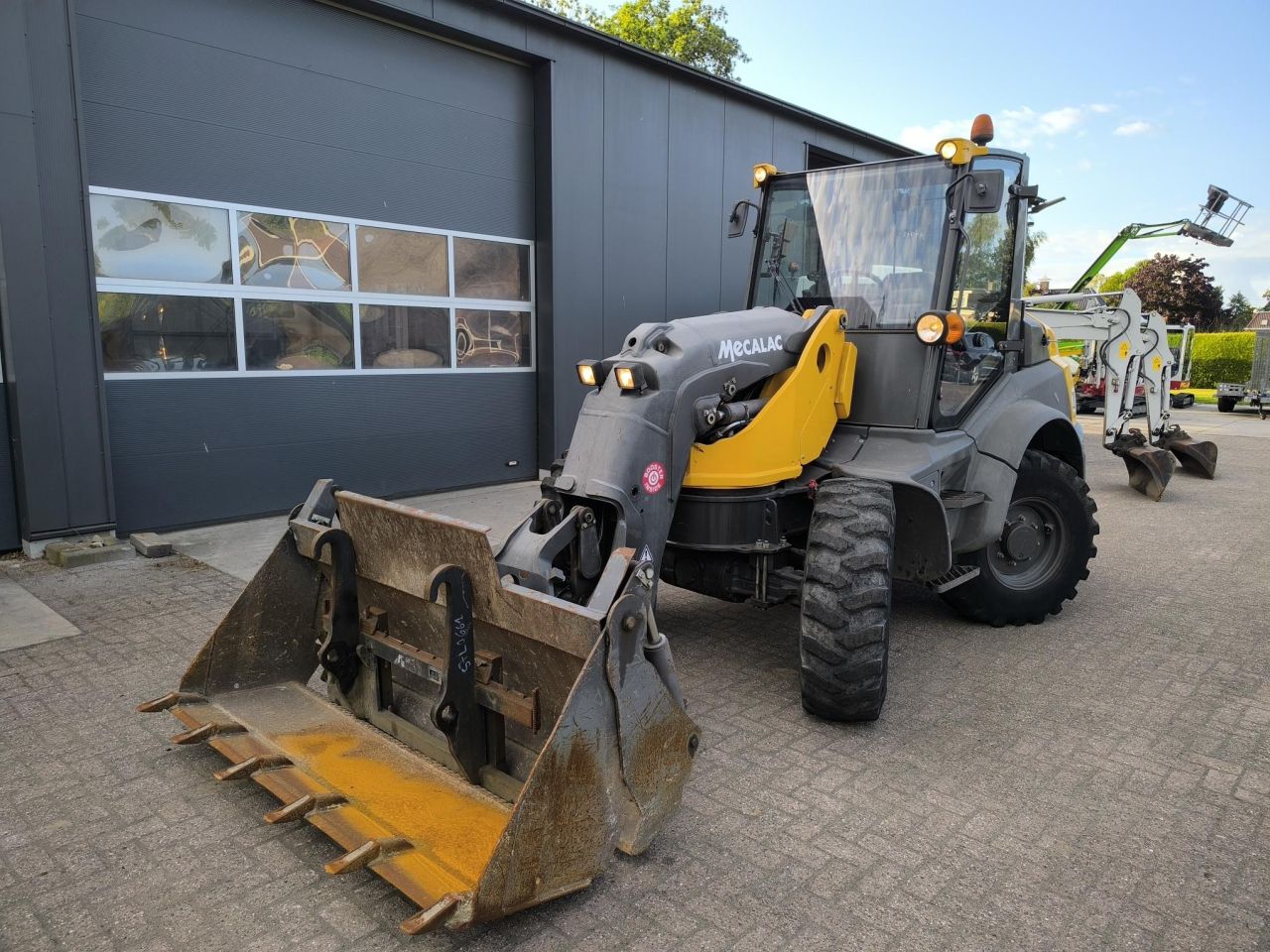 MECALAC AS700