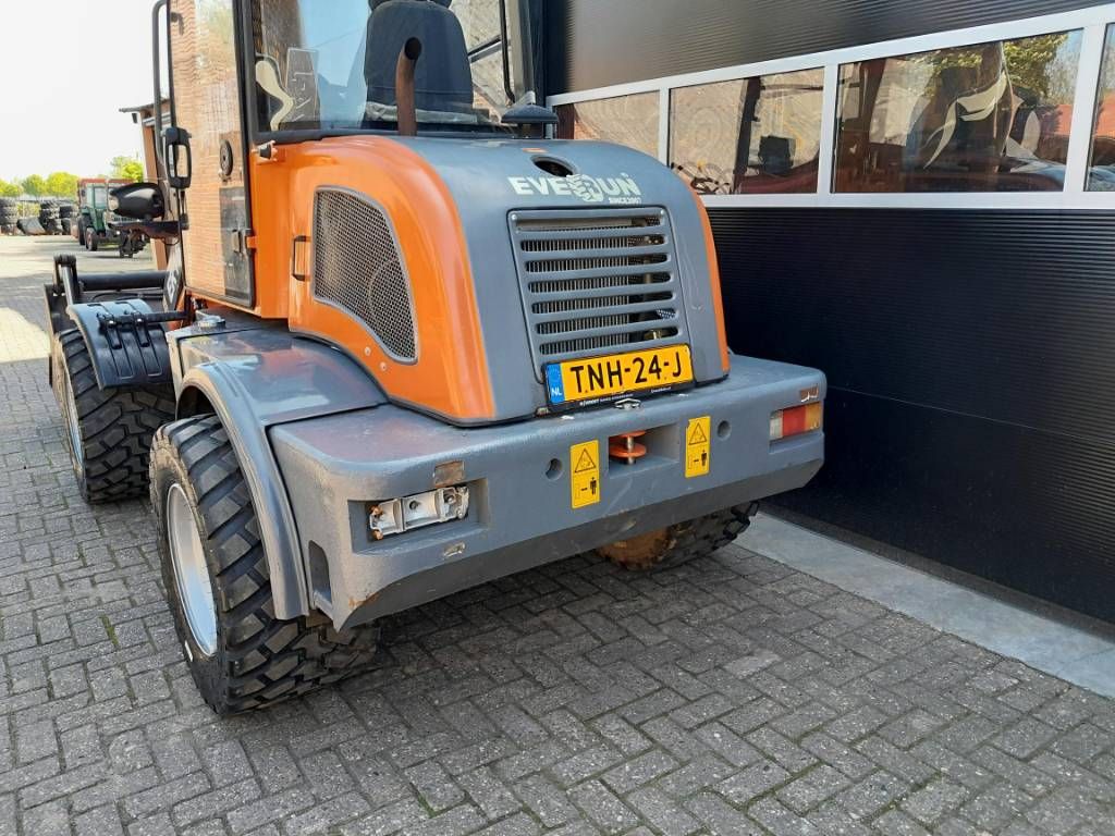 Everun ER 16 Shovel - Loader met pelikaanbak