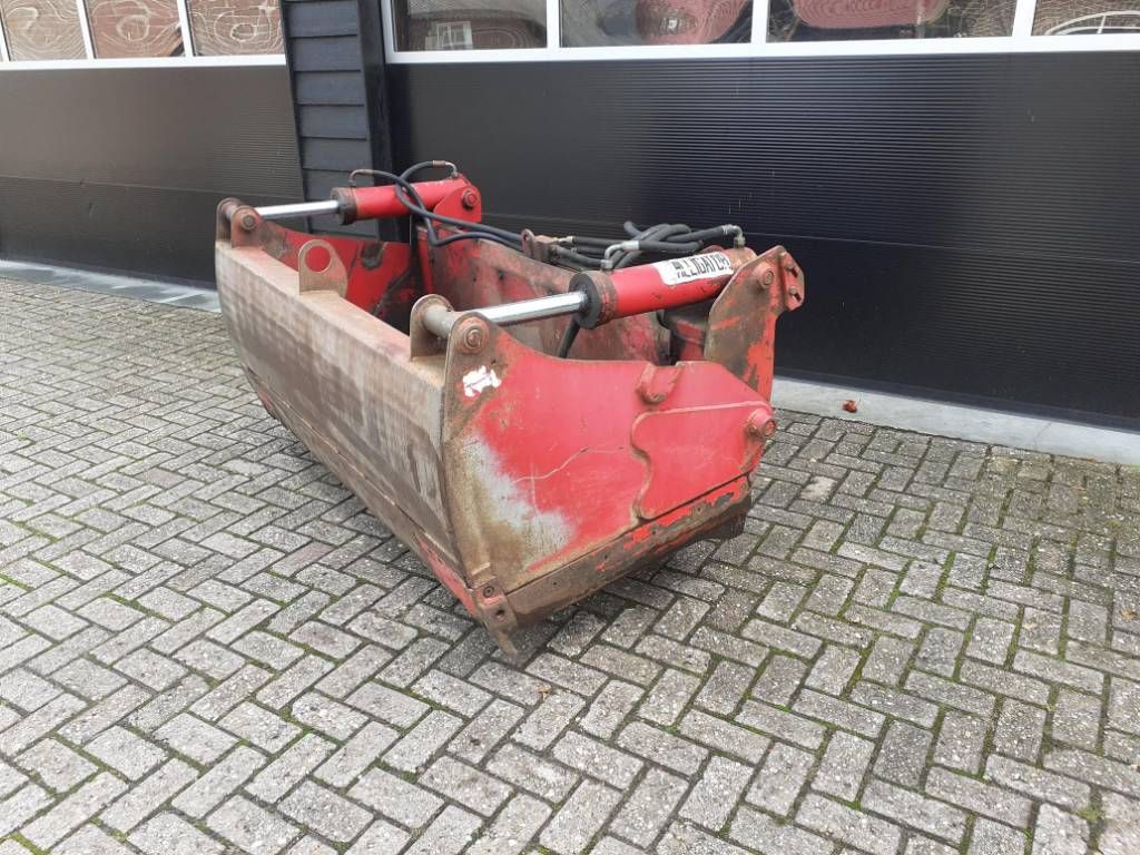 Manitou Merlo Bobcat Liebherr bak mast werktuigen landrol