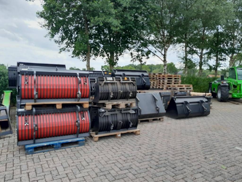 Schäffer overjarige puinbak volumebak grondbak minishovel