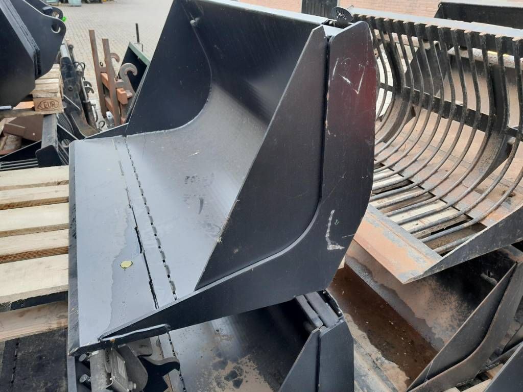Schäffer overjarige puinbak volumebak grondbak minishovel
