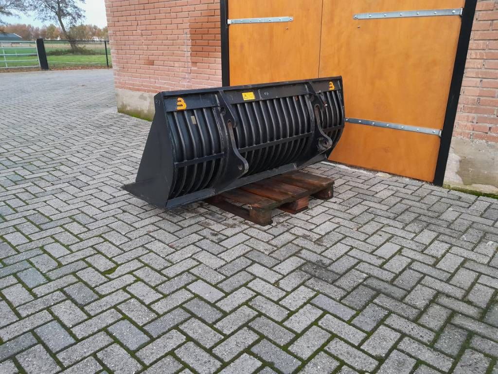 Schäffer overjarige puinbak volumebak grondbak minishovel