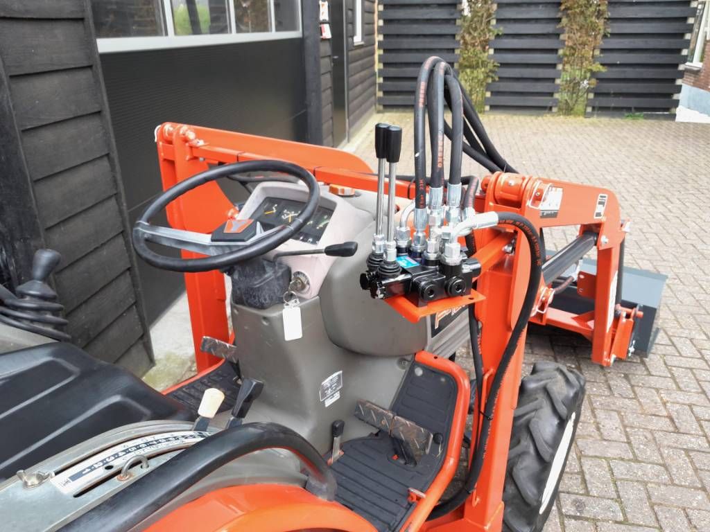 Yanmar F 180 minitractor met voorlader